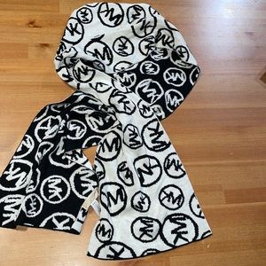 Micheal Michael Kors black and white circle logo knit crochet reversible scarf